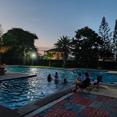 A Cozy 2-Bedroom Home In Malolos - Prime Location Exterior photo