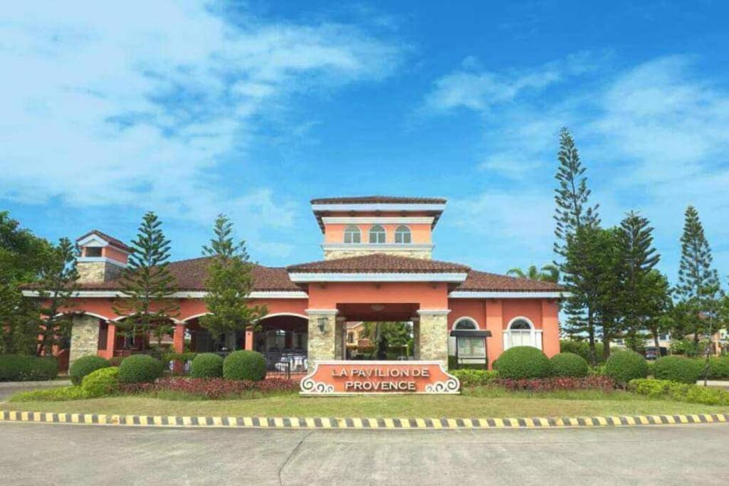 A Cozy 2-Bedroom Home In Malolos - Prime Location Exterior photo