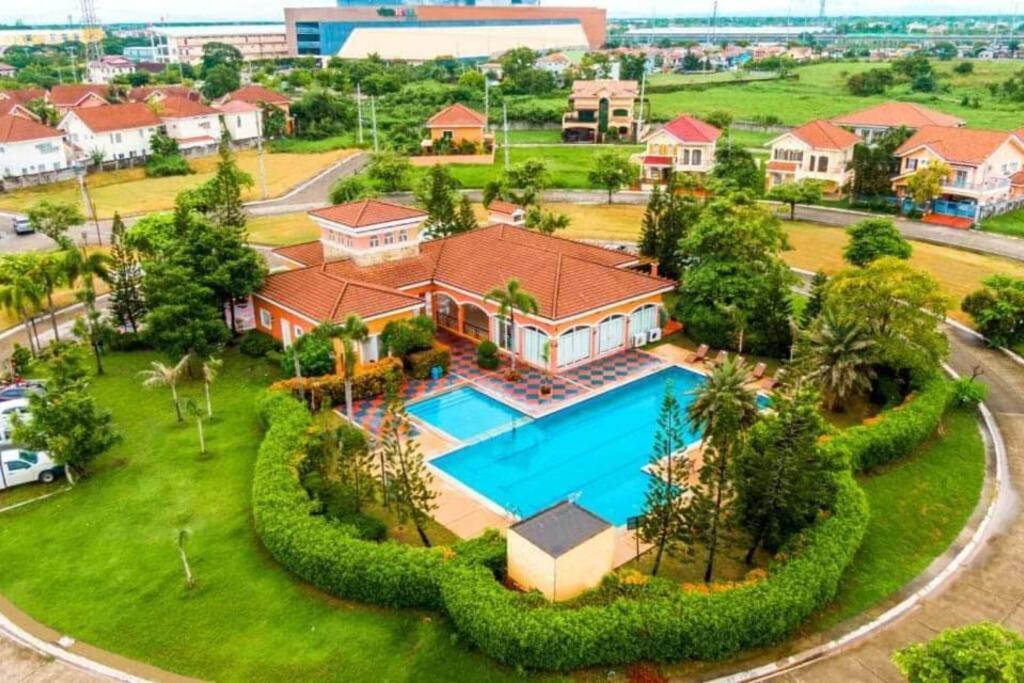 A Cozy 2-Bedroom Home In Malolos - Prime Location Exterior photo